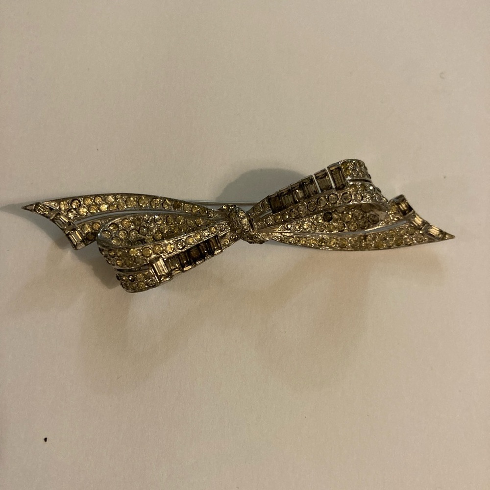 Chic Silver Rhinestone Bow Pin